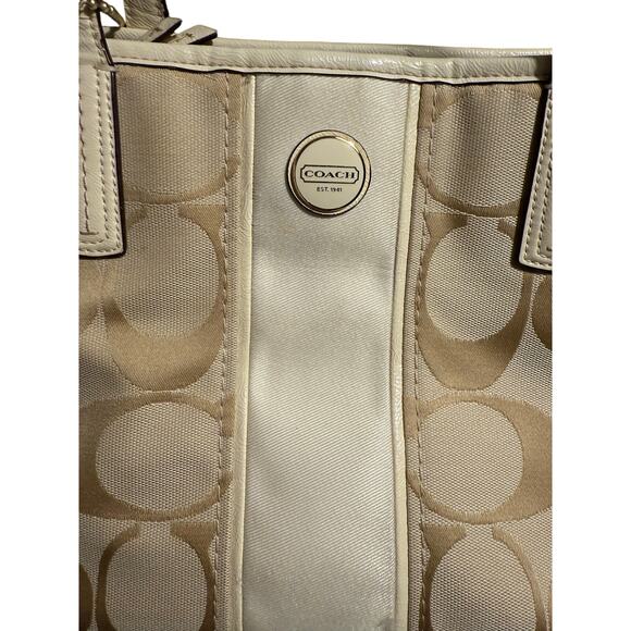 Coach Signature Carryall Tote Shoulderbag - Picture 11 of 11